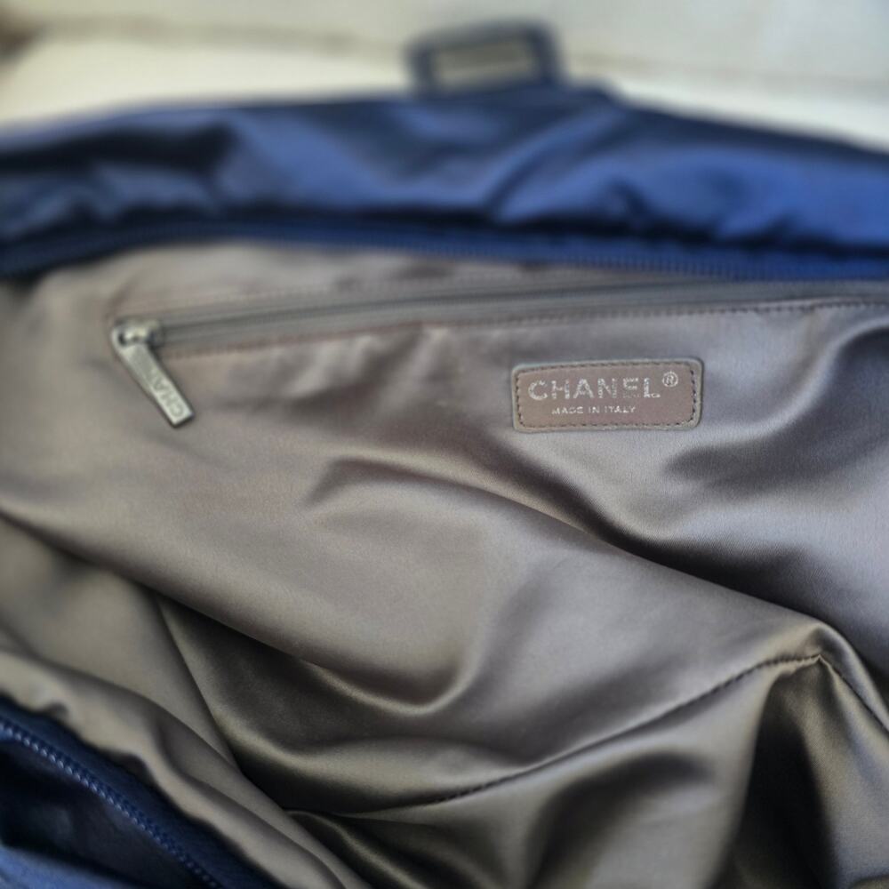 Chanel 2.55 Reissue "Butterfly" Bag in Navy Satin - Picture 4 of 12